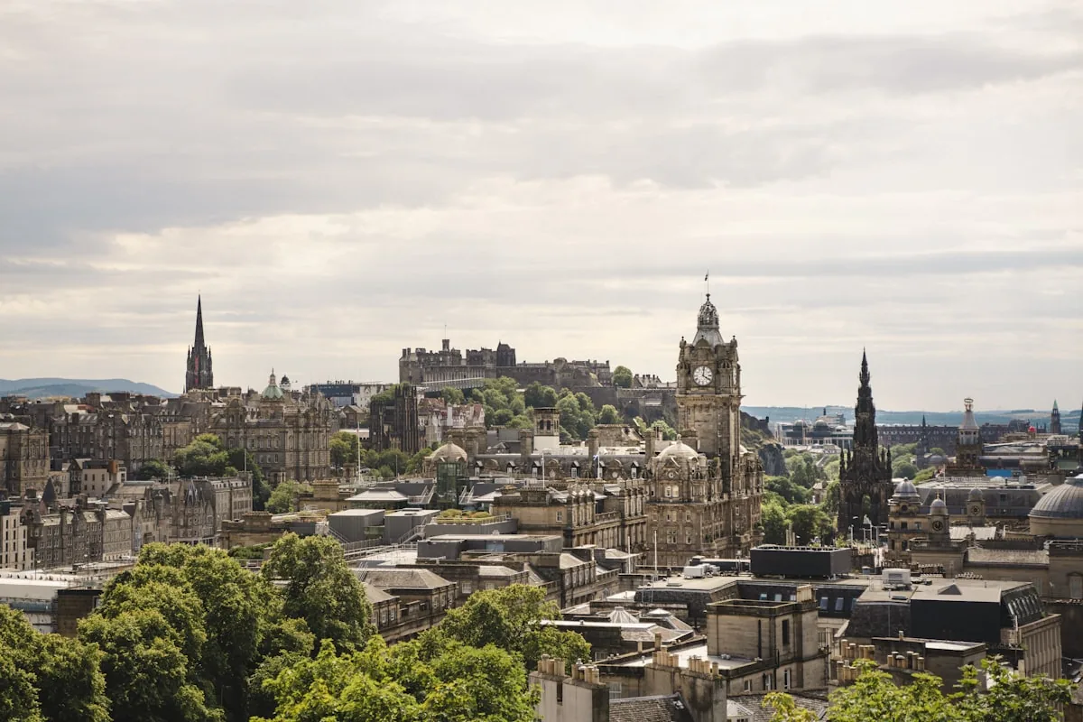 Notes from Edinburgh: Streets, Light and Slow Mornings — Edinburgh travel guide
