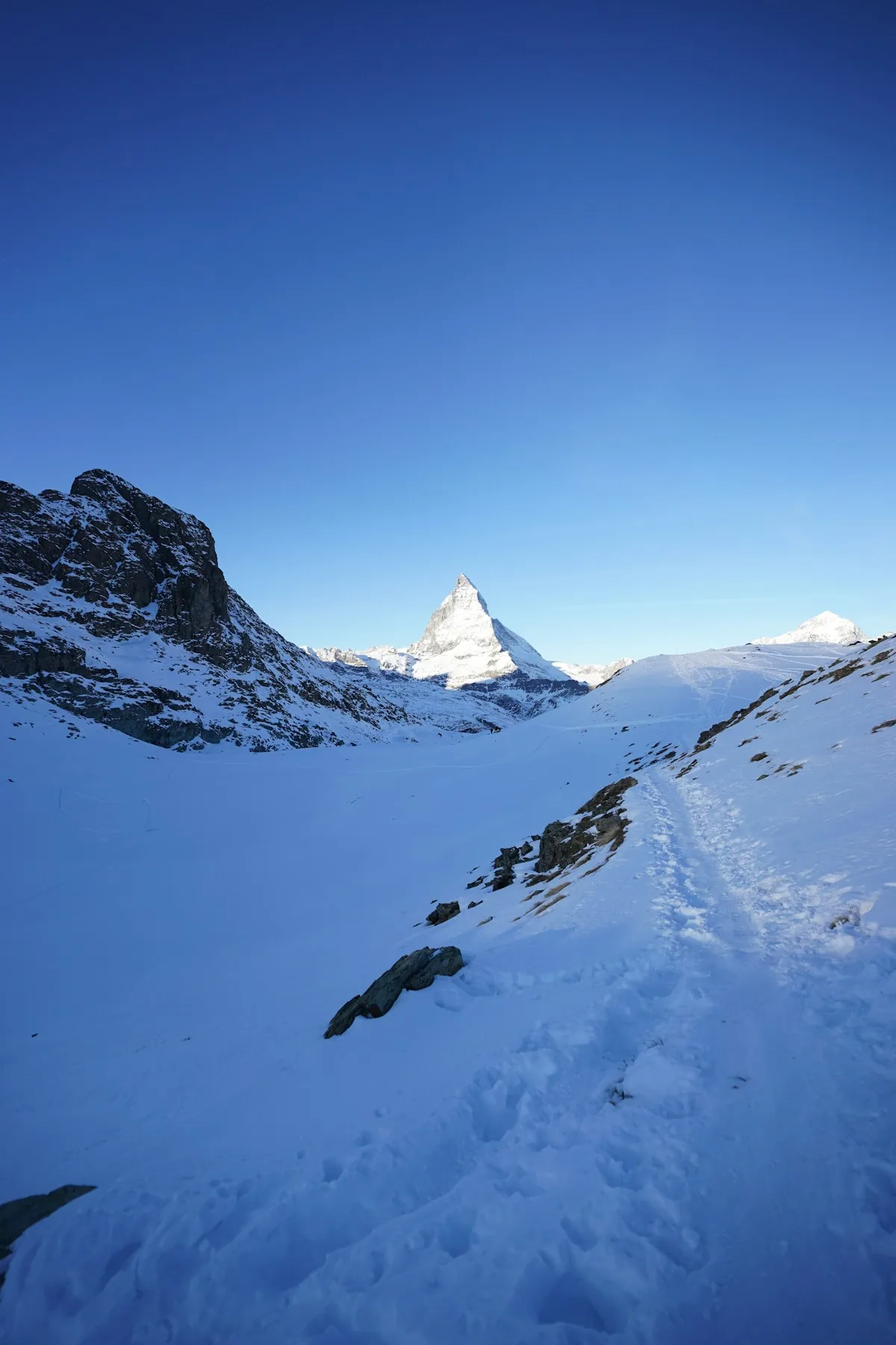Notes from Swiss Alps: Streets, Light and Slow Mornings — Swiss Alps travel guide